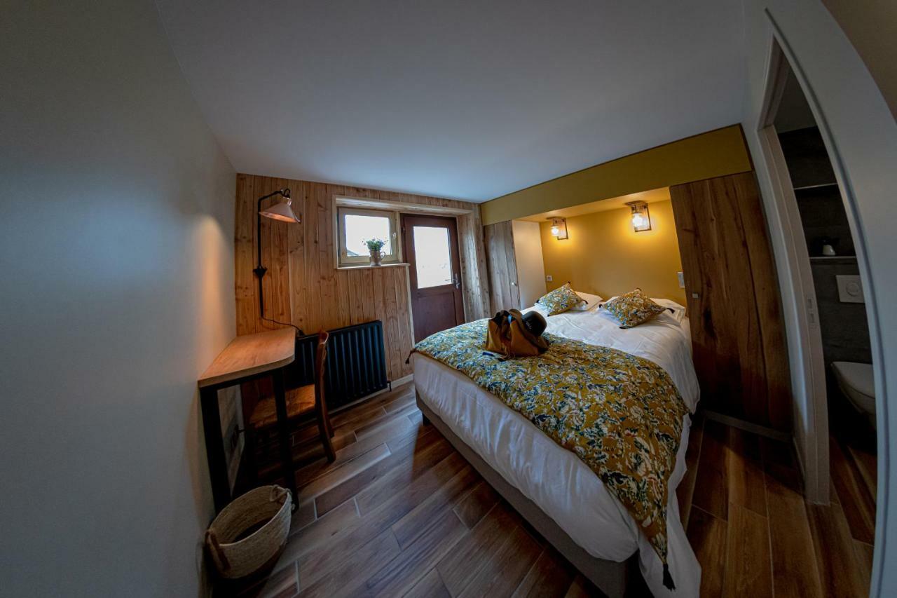 Hotel Le Jas Du Mas Saint-Anthème Esterno foto